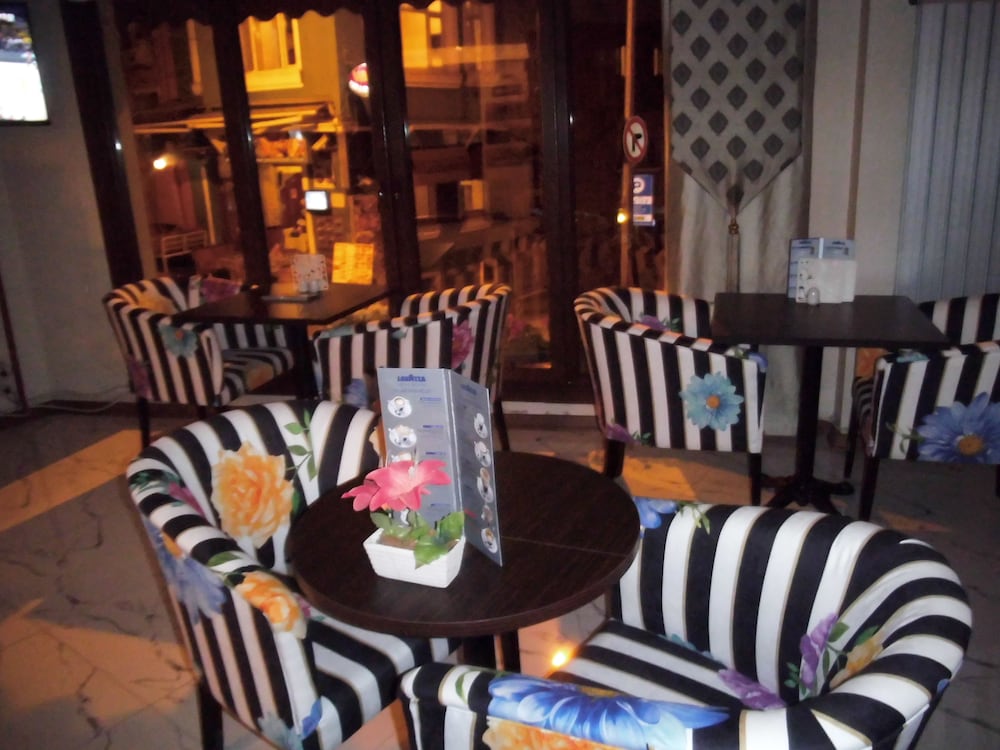 Hotel Bar
