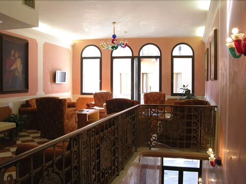 Hotel Lounge