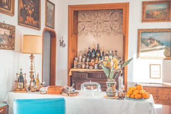 Room Service - Dining