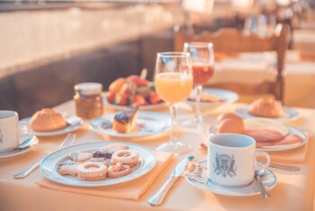Room Service - Dining