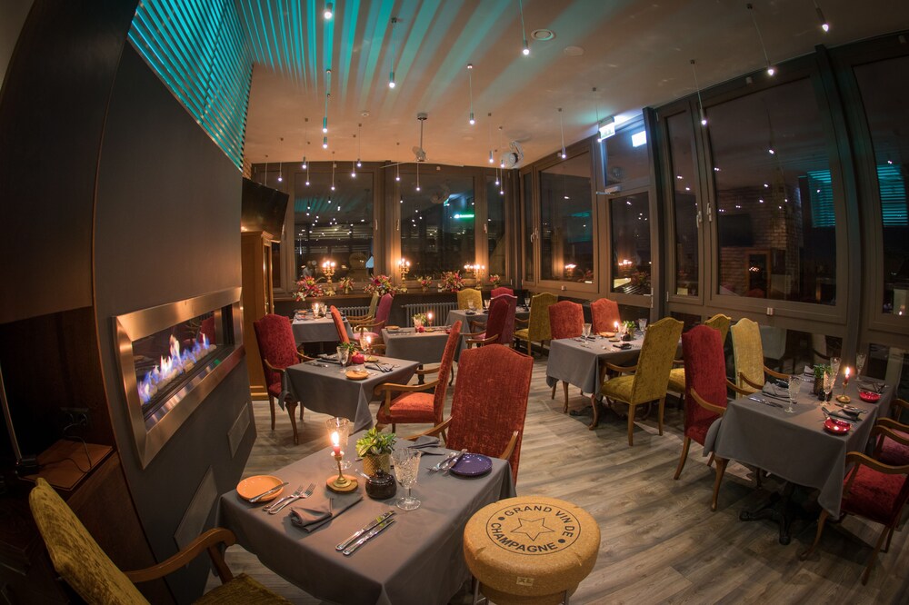 Hotel Lounge