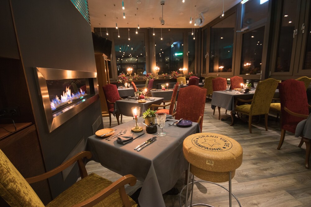 Hotel Lounge