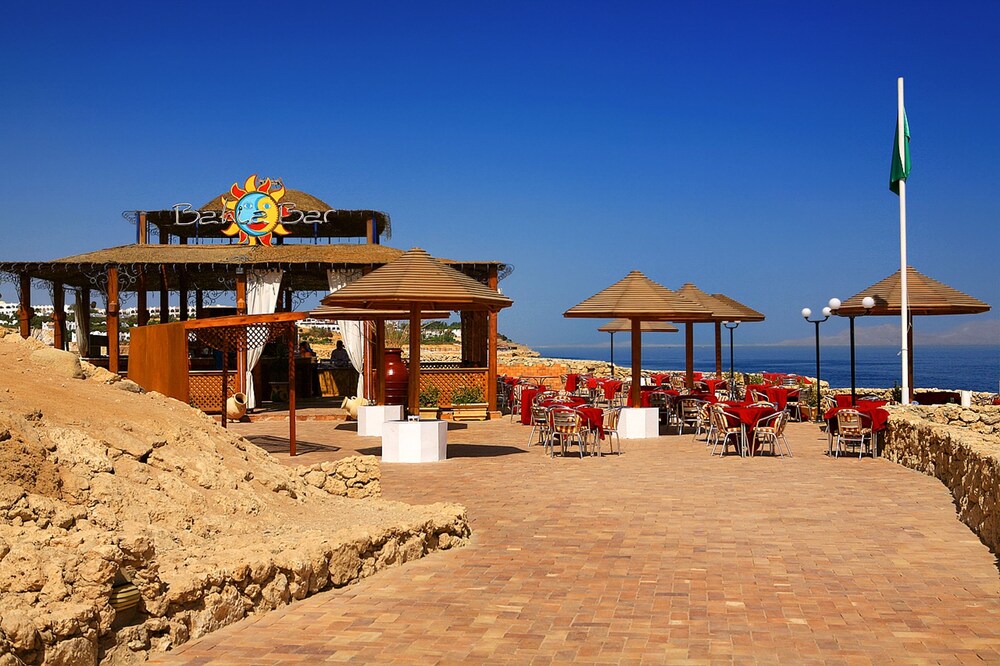 Poolside Bar