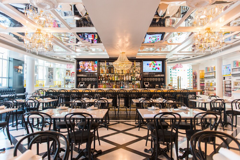 Hotel Bar