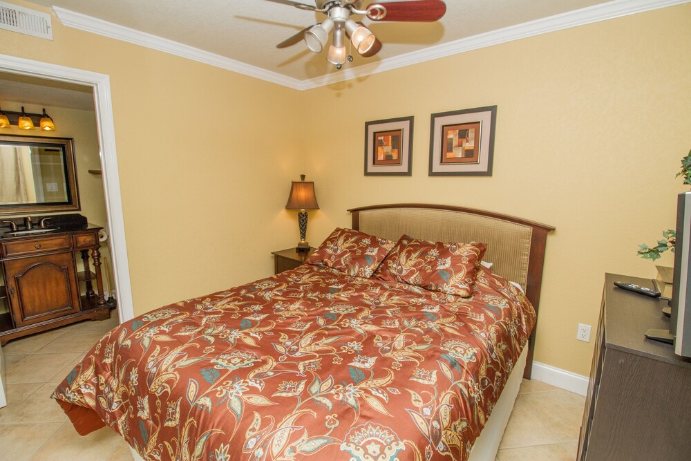 2 Bedroom, 2 Bathroom Condo (Pelican) - Bathroom