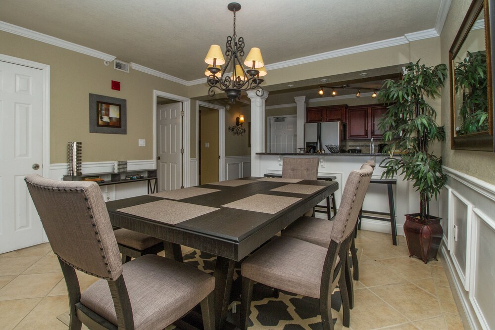 2 Bedroom, 2 Bathroom Condo (Pelican) - In-Room Dining