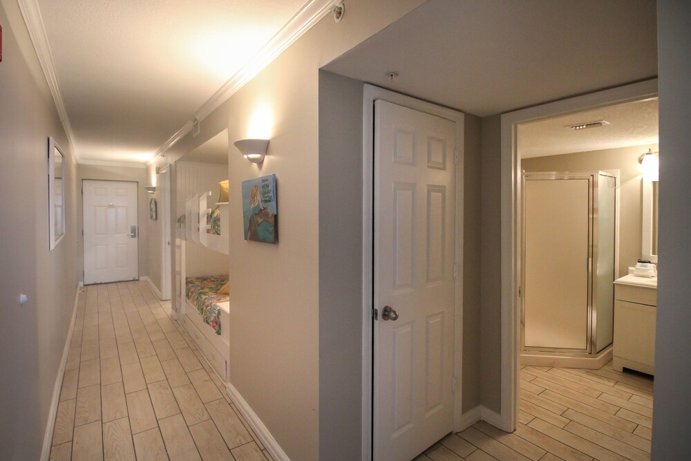 1 Bedroom, 2 Bathroom Condo (Dolphin) - Bathroom
