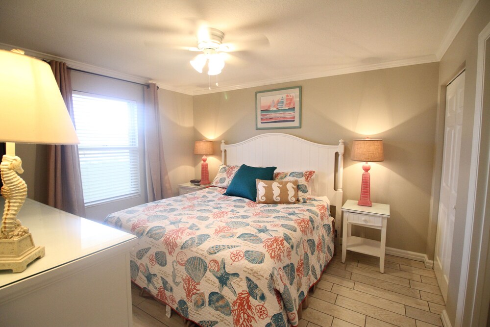 1 Bedroom, 2 Bathroom Condo (Dolphin) - Guestroom