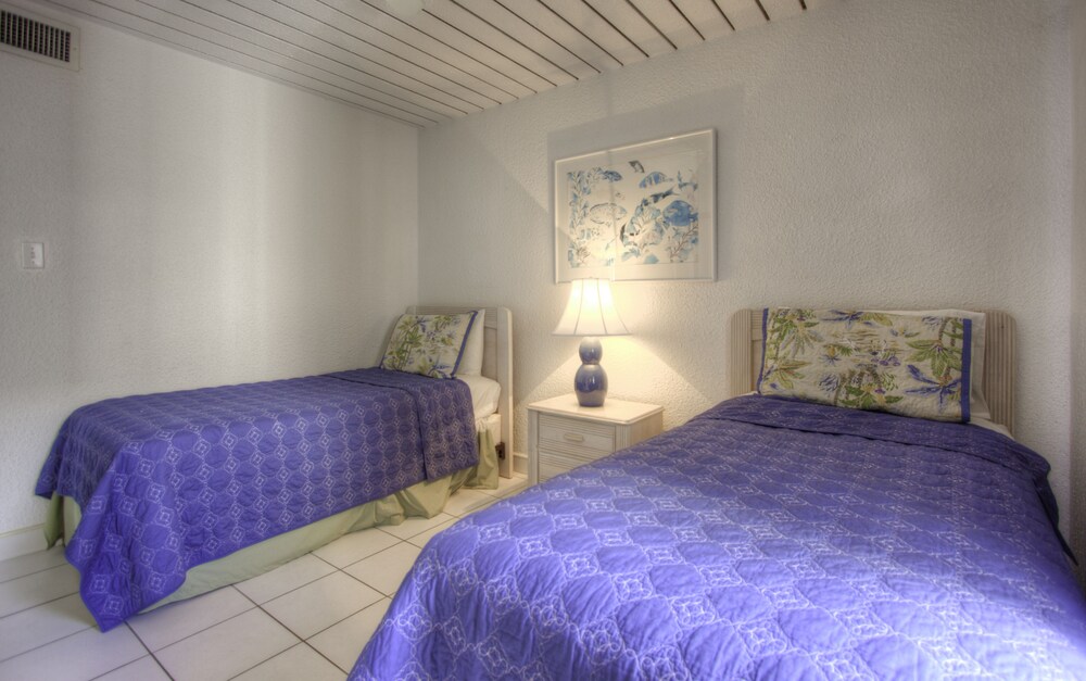 Condo, 2 Bedrooms, Poolside - Guestroom
