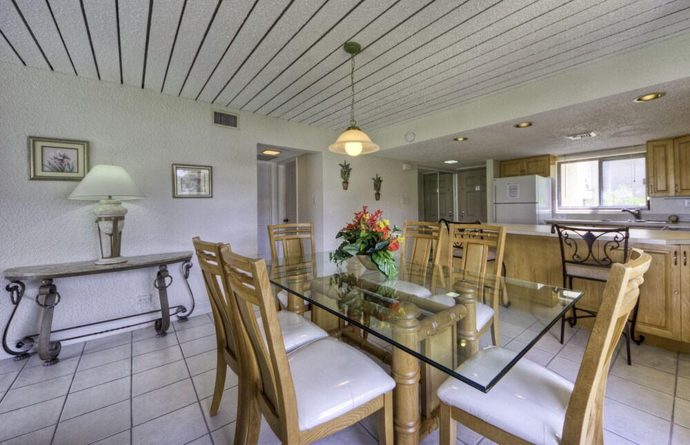Condo, 2 Bedrooms, Ocean View - In-Room Dining