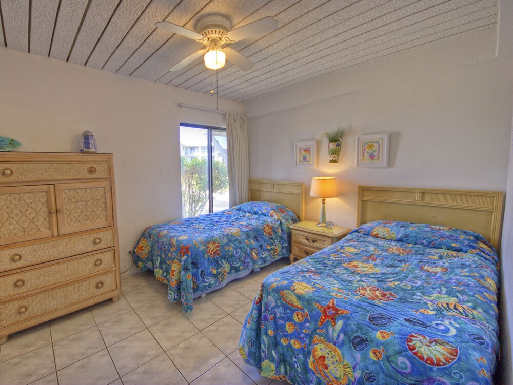 Condo, 3 Bedrooms, Oceanfront - Guestroom