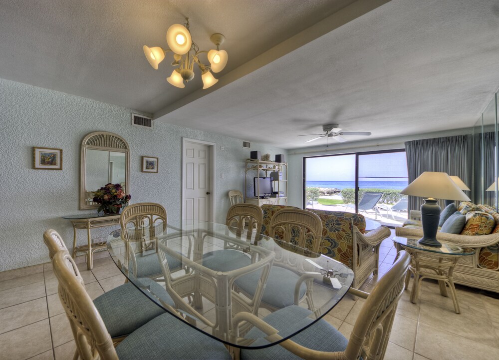 Condo, 3 Bedrooms, Oceanfront - In-Room Dining
