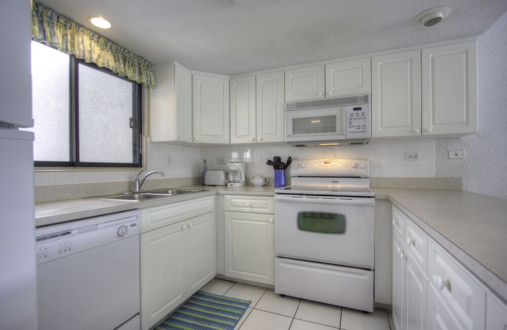 Condo, 2 Bedrooms, Poolside - In-Room Kitchen