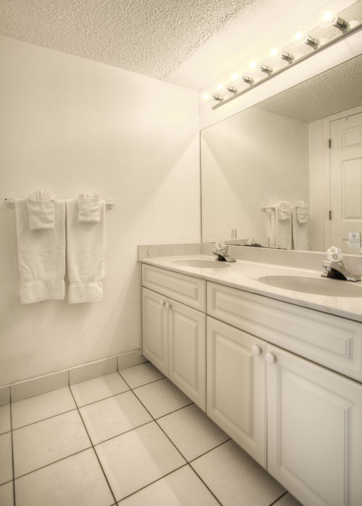 Standard Condo, 2 Bedrooms - Bathroom