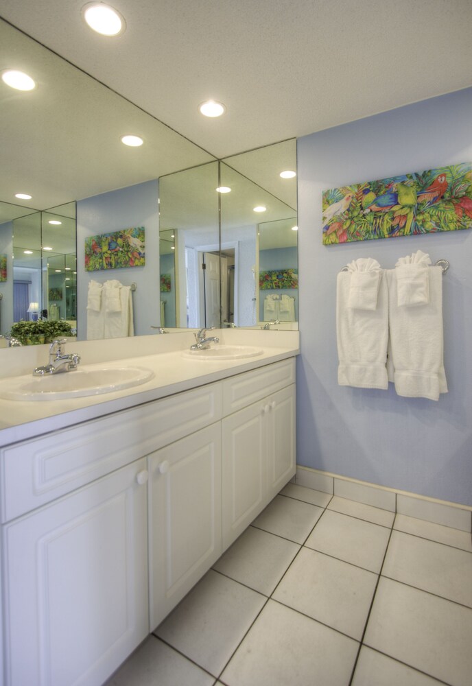 Condo, 2 Bedrooms, Poolside - Bathroom