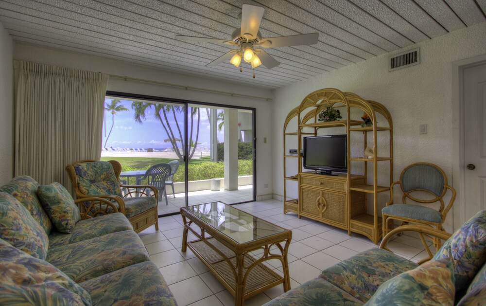 Condo, 2 Bedrooms, Ocean View - Living Room