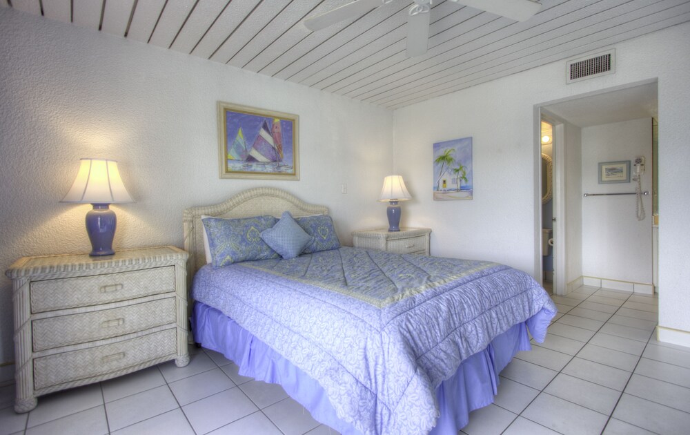 Condo, 2 Bedrooms, Poolside - Guestroom