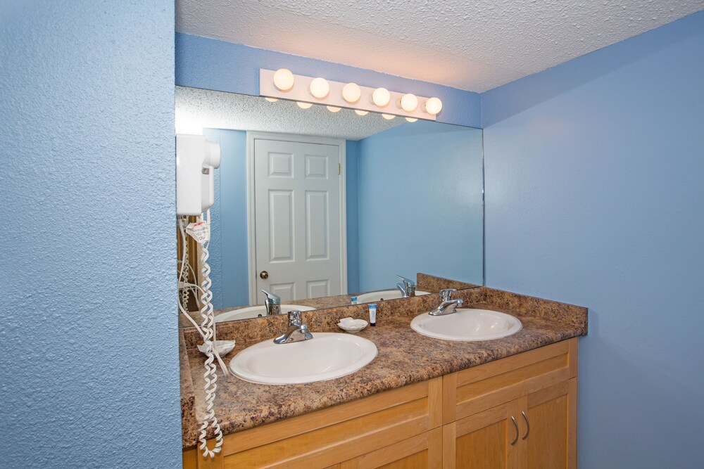 Condo, 2 Bedrooms, Ocean View - Bathroom