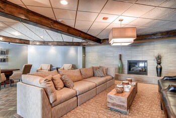 Executive Lounge