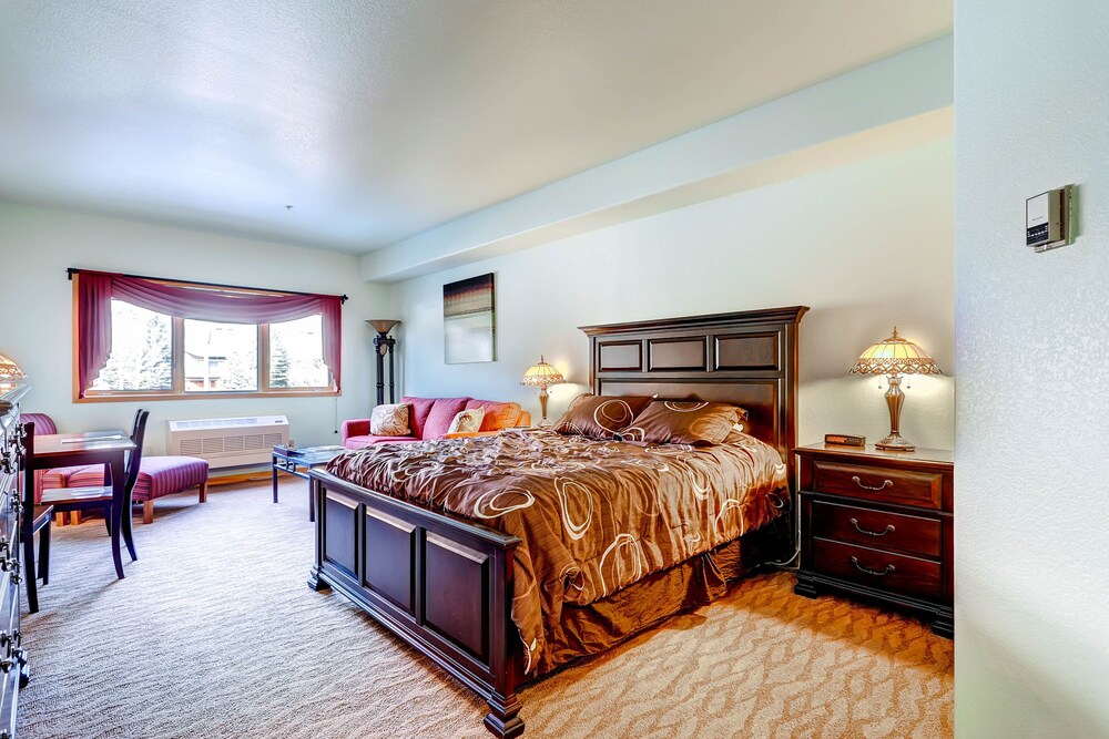 Efficiency Condo (Gateway) - Guestroom