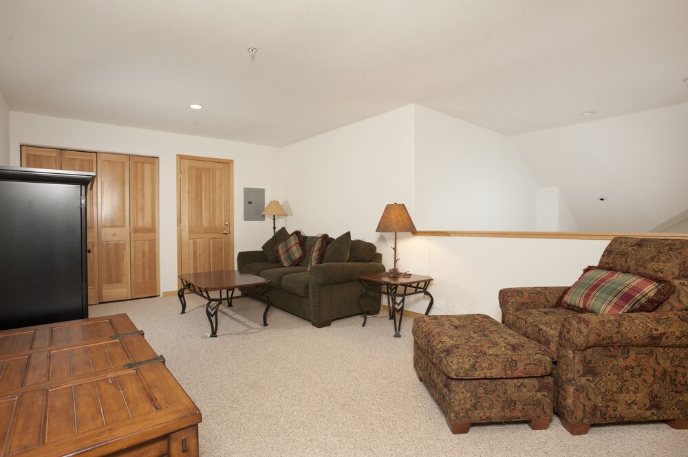 Condo, 4 Bedrooms (Gateway) - Living Area