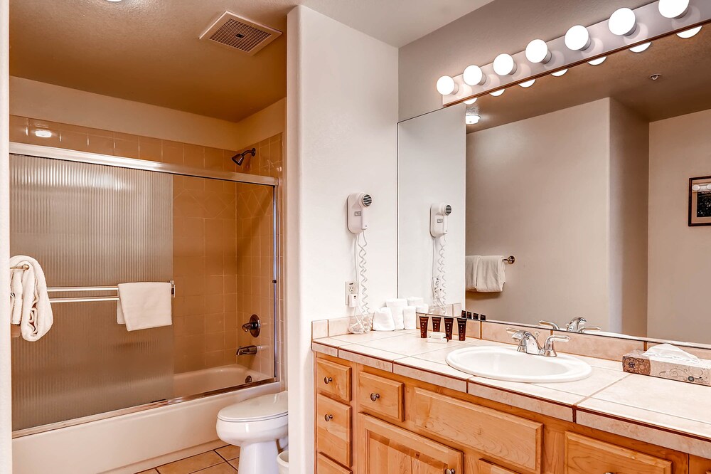 Premier Condo, 3 Bedrooms (Gateway) - Bathroom