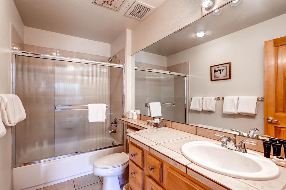 Premier Condo, 3 Bedrooms (Gateway) - Bathroom