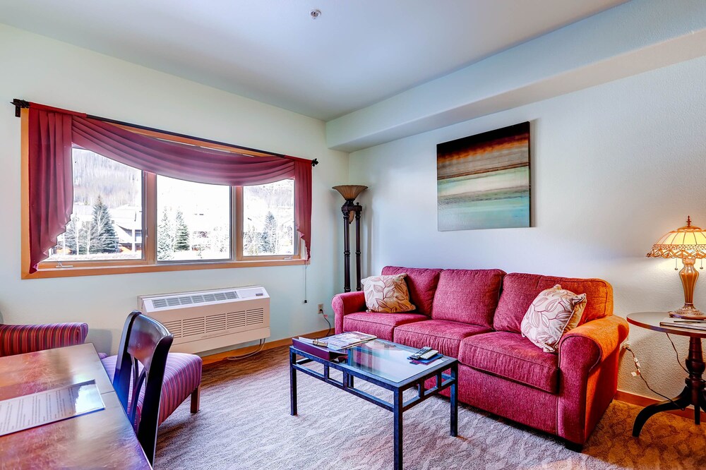 Efficiency Condo (Gateway) - Living Area