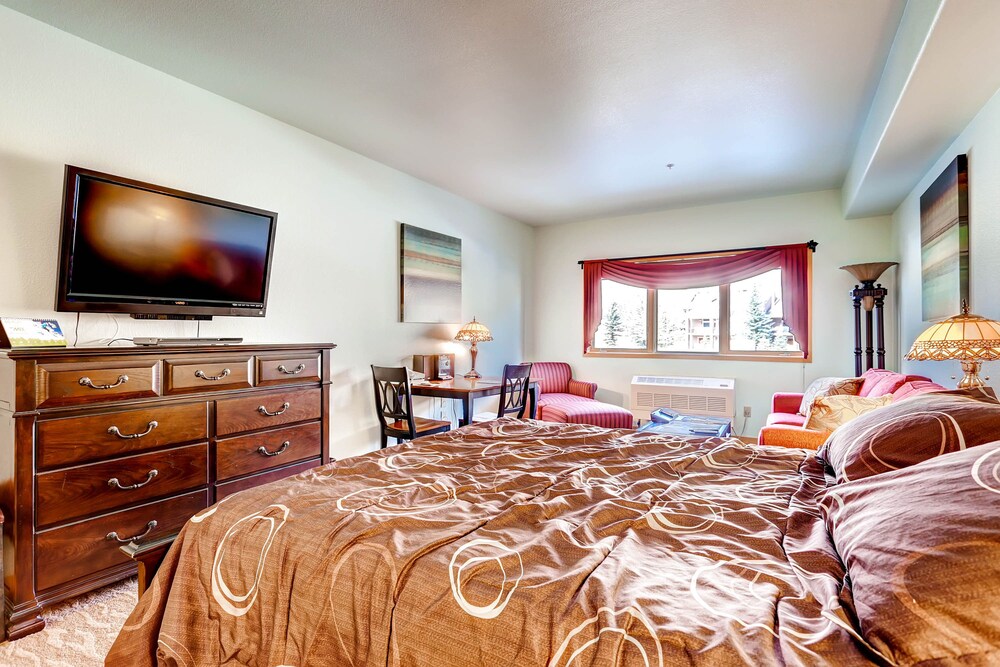 Efficiency Condo (Gateway) - Guestroom