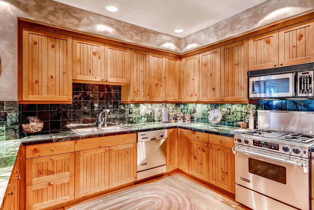 Condo, 4 Bedroom Plus (Bear Paw) 1 King Bed Features a Private Patio and Loft - In-Room Kitchenette