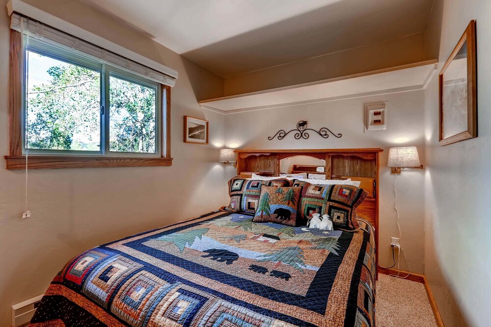 Studio, 1 Queen Bed with Sofabed (Gold) - Guestroom