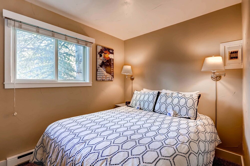 Studio, 1 Queen Bed with Sofabed (Gold) - Guestroom