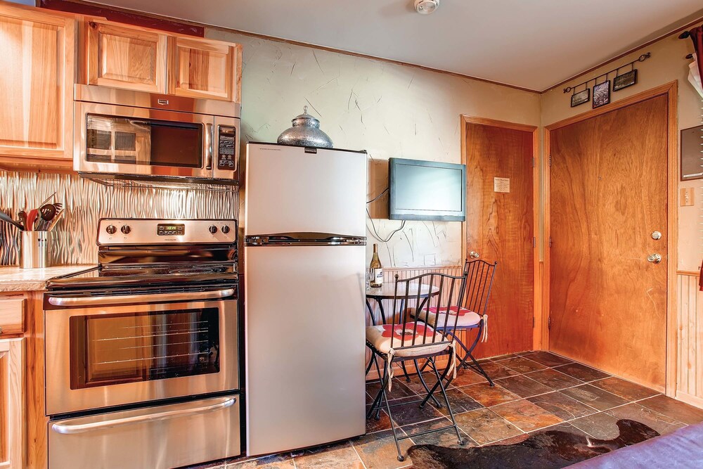 Studio, 1 Queen Bed with Sofabed (Gold) - In-Room Kitchen
