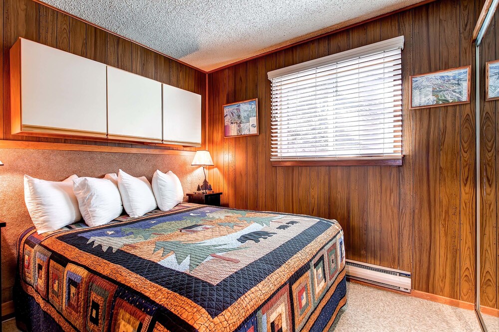 Studio, 1 Queen Bed with Sofa bed (Bronze) - Guestroom
