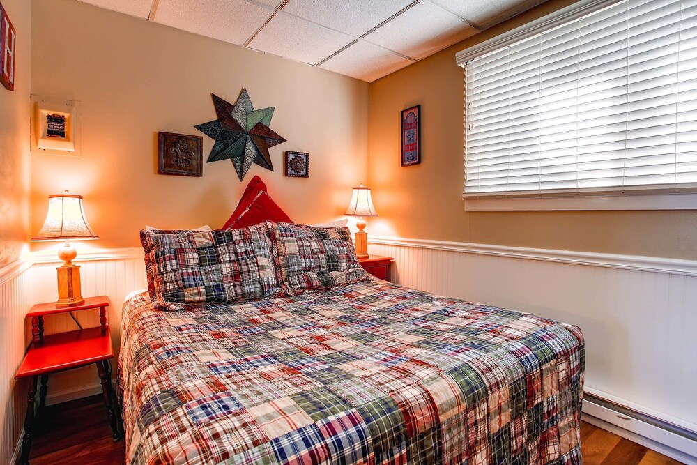 Studio, 1 Queen Bed with Sofabed (Silver) - Guestroom