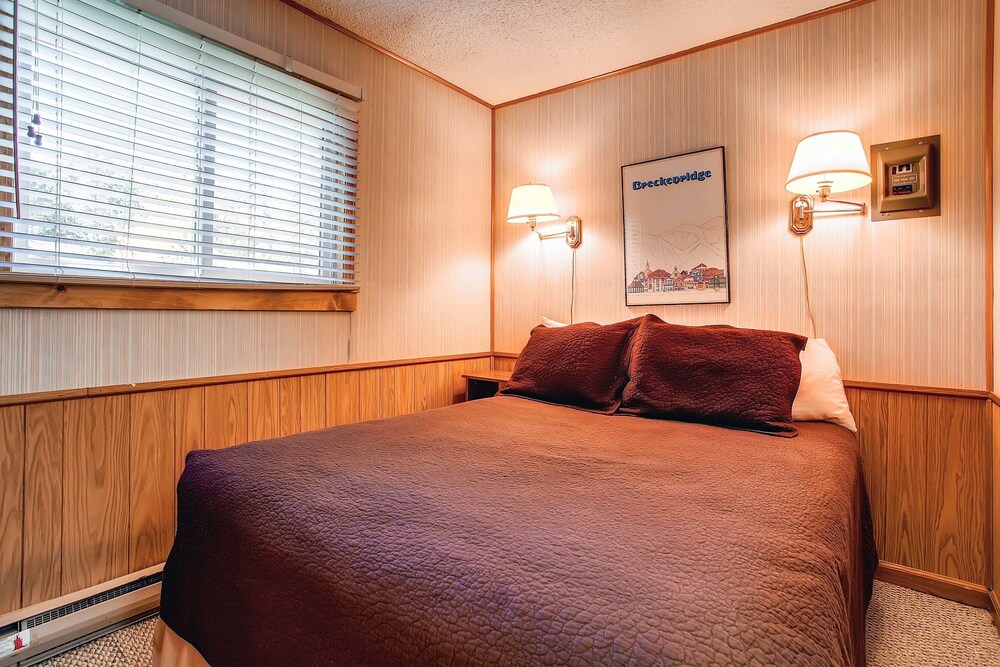 Studio, 1 Queen Bed with Sofa bed (Bronze) - Guestroom