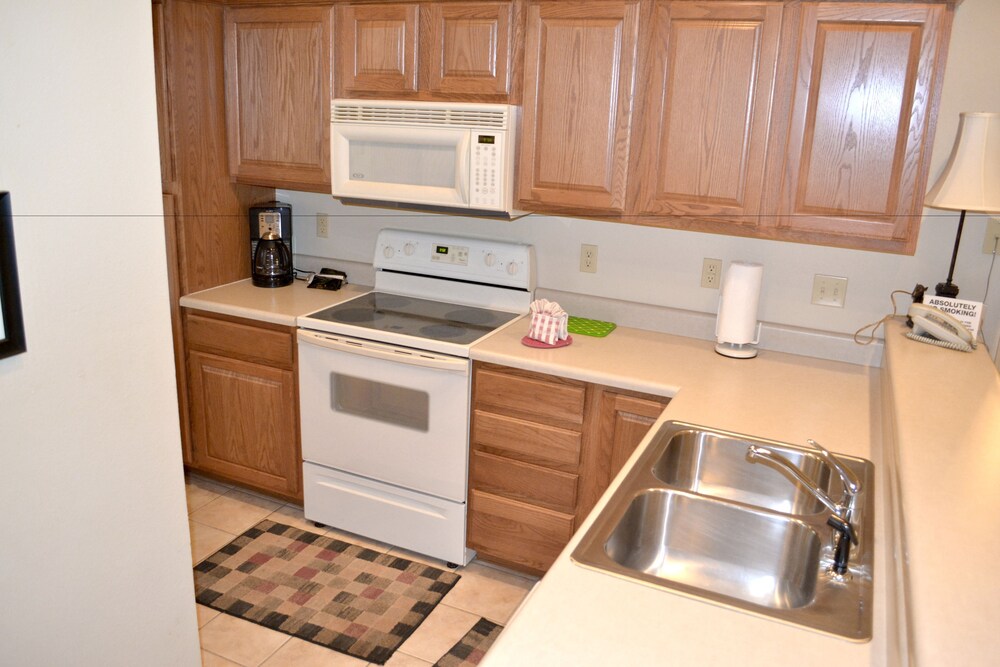 Condo, 2 Bedrooms - In-Room Kitchen
