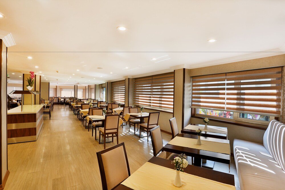 Food Court