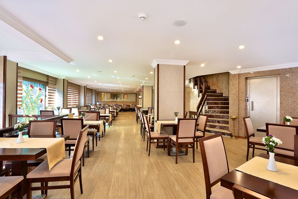 Food Court