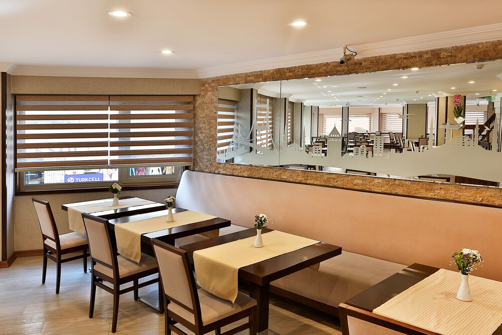 Food Court