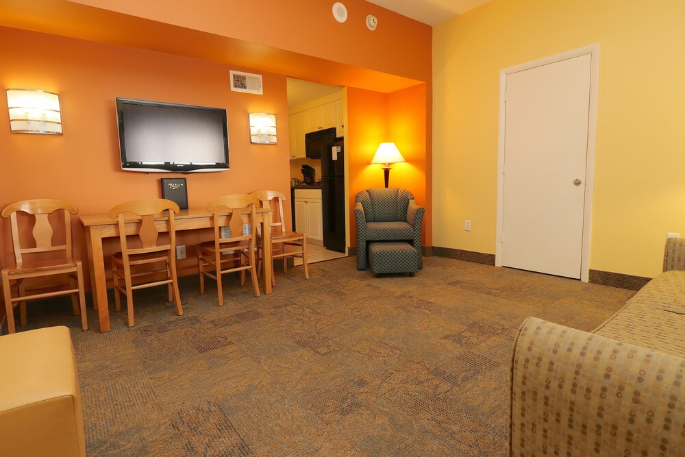 Suite, 1 Bedroom - Living Room