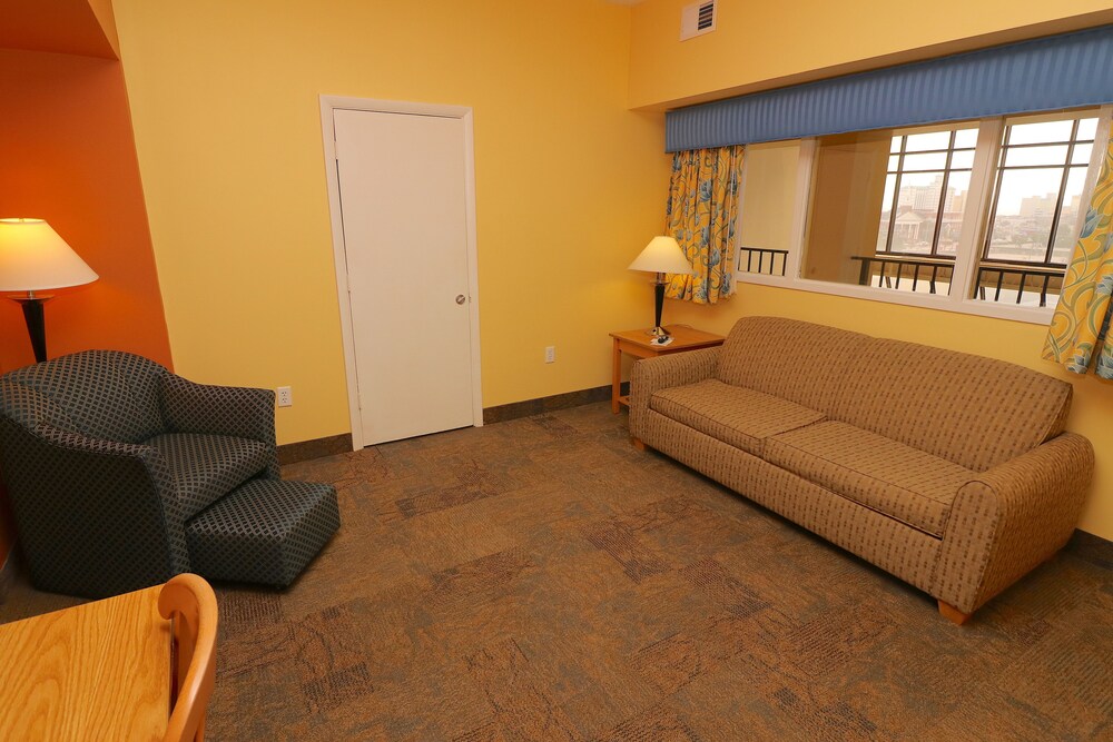 Suite, 1 Bedroom - Living Room