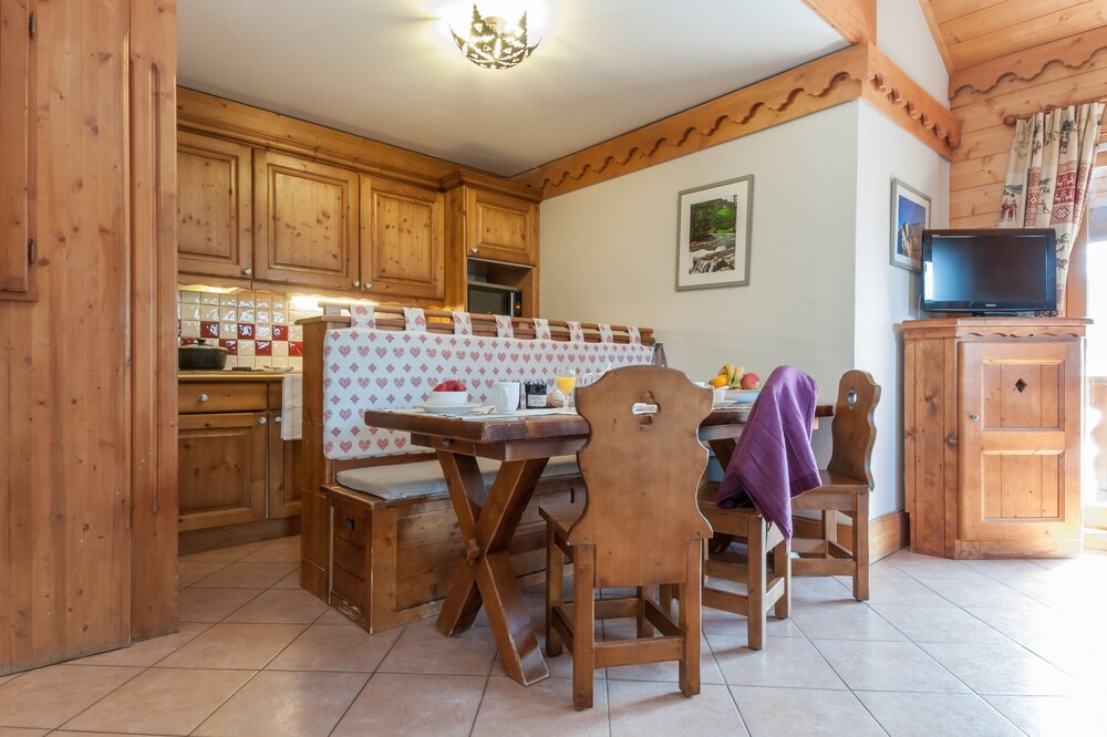 Superior 3 Bedrooms Apartment for 7/8 people - In-Room Dining