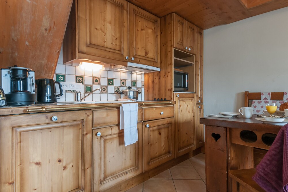 Superior 4 Bedrooms Apartment for 9 people - In-Room Kitchen