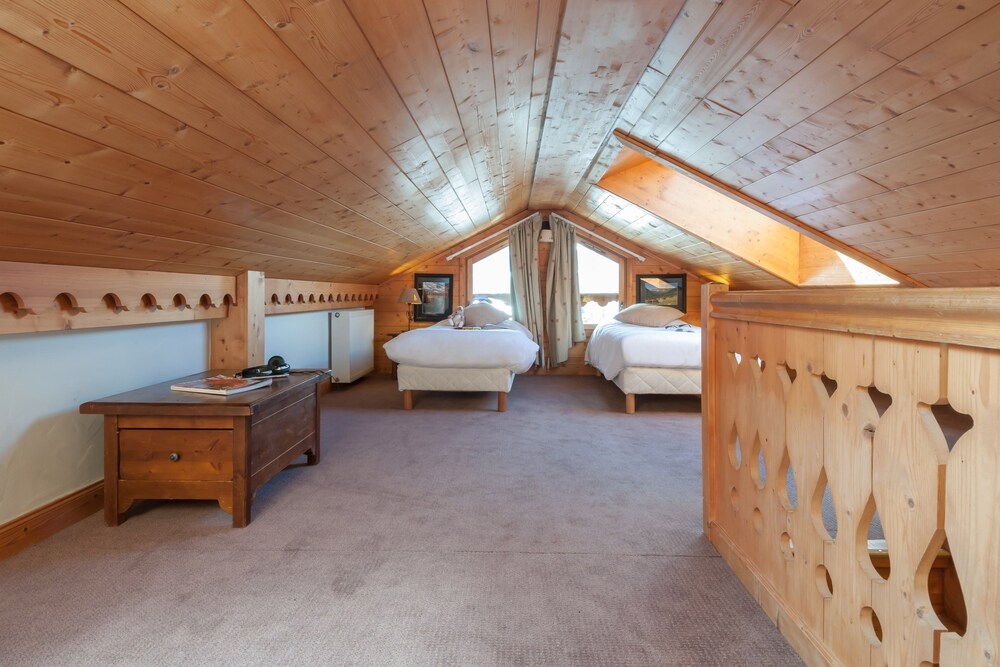 Superior 4 Bedrooms Apartment for 9 people - Guestroom