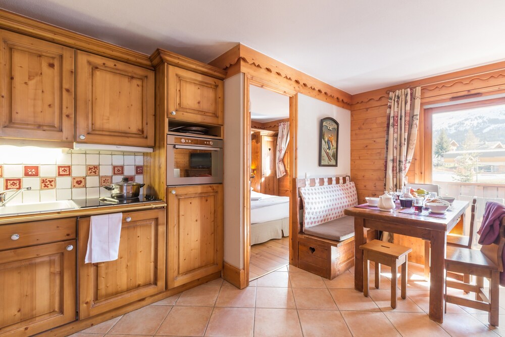 Superior Apartment, 2 Bedrooms - In-Room Dining