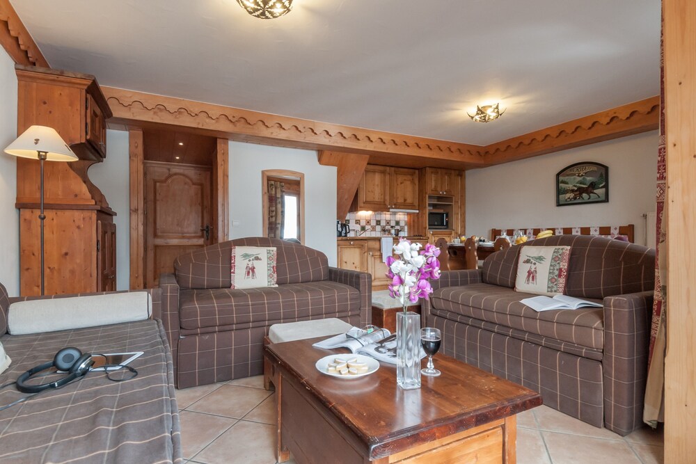 Superior 4 Bedrooms Apartment for 9 people - Living Room