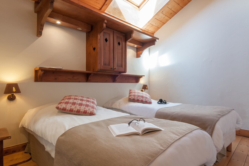 Superior 4 Bedrooms Apartment for 9 people - Guestroom