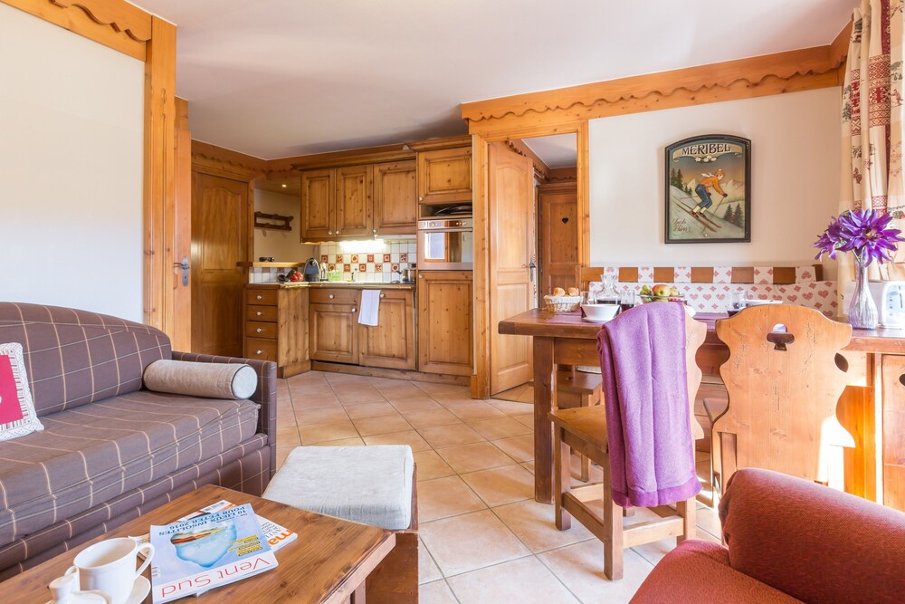 Superior Apartment, 2 Bedrooms - Living Room