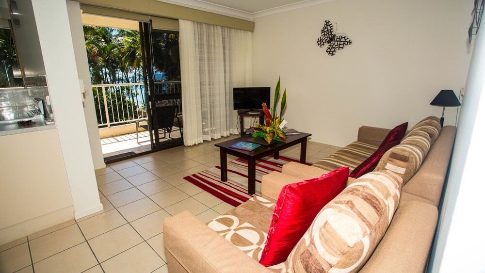 Standard Room, 1 Bedroom, Partial Ocean View - Living Area